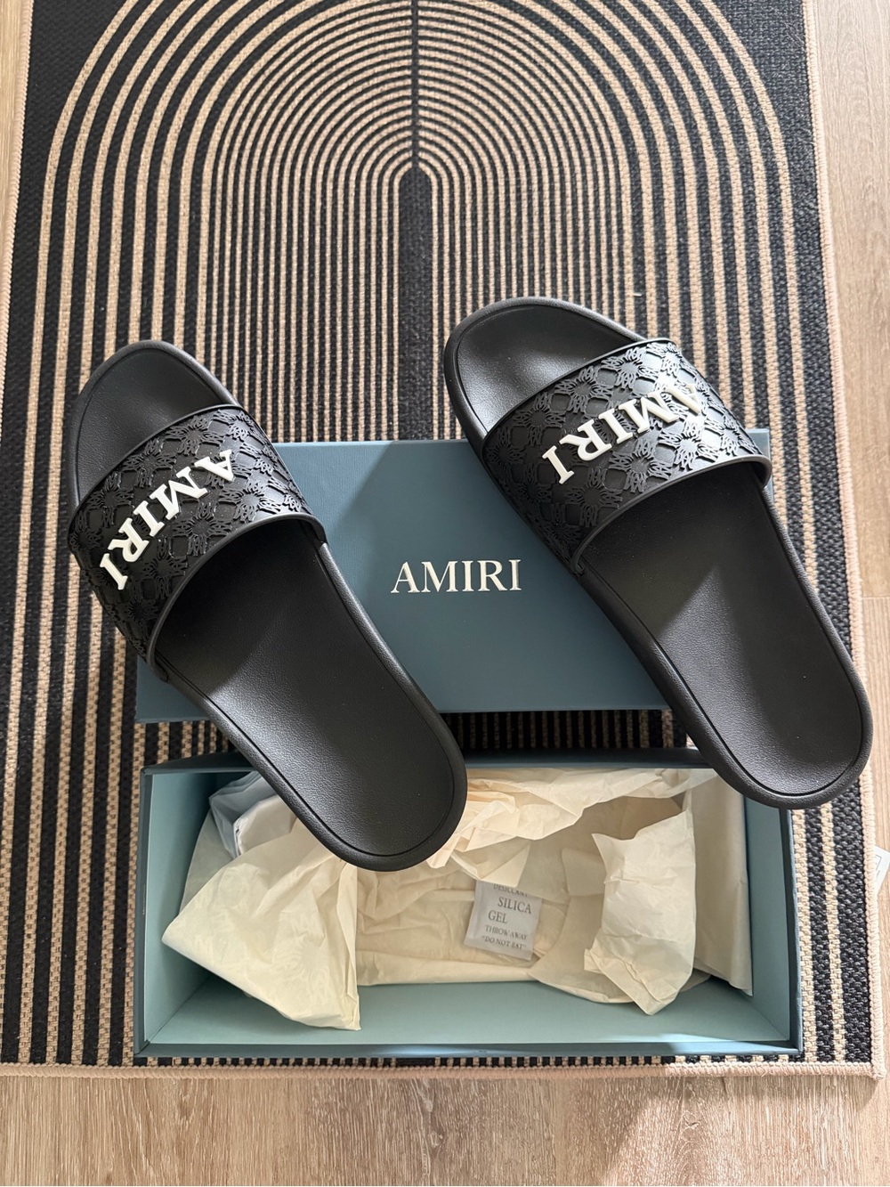 AMIRI Black Lace-Detail Logo Slide Sandals - Picture 2 of 5